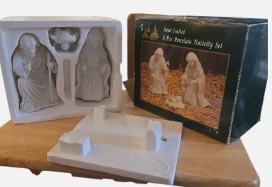 O'WELL Novelty Co. Hand Crafted 3 Pcs White Christmas Porcelain Nativity Set