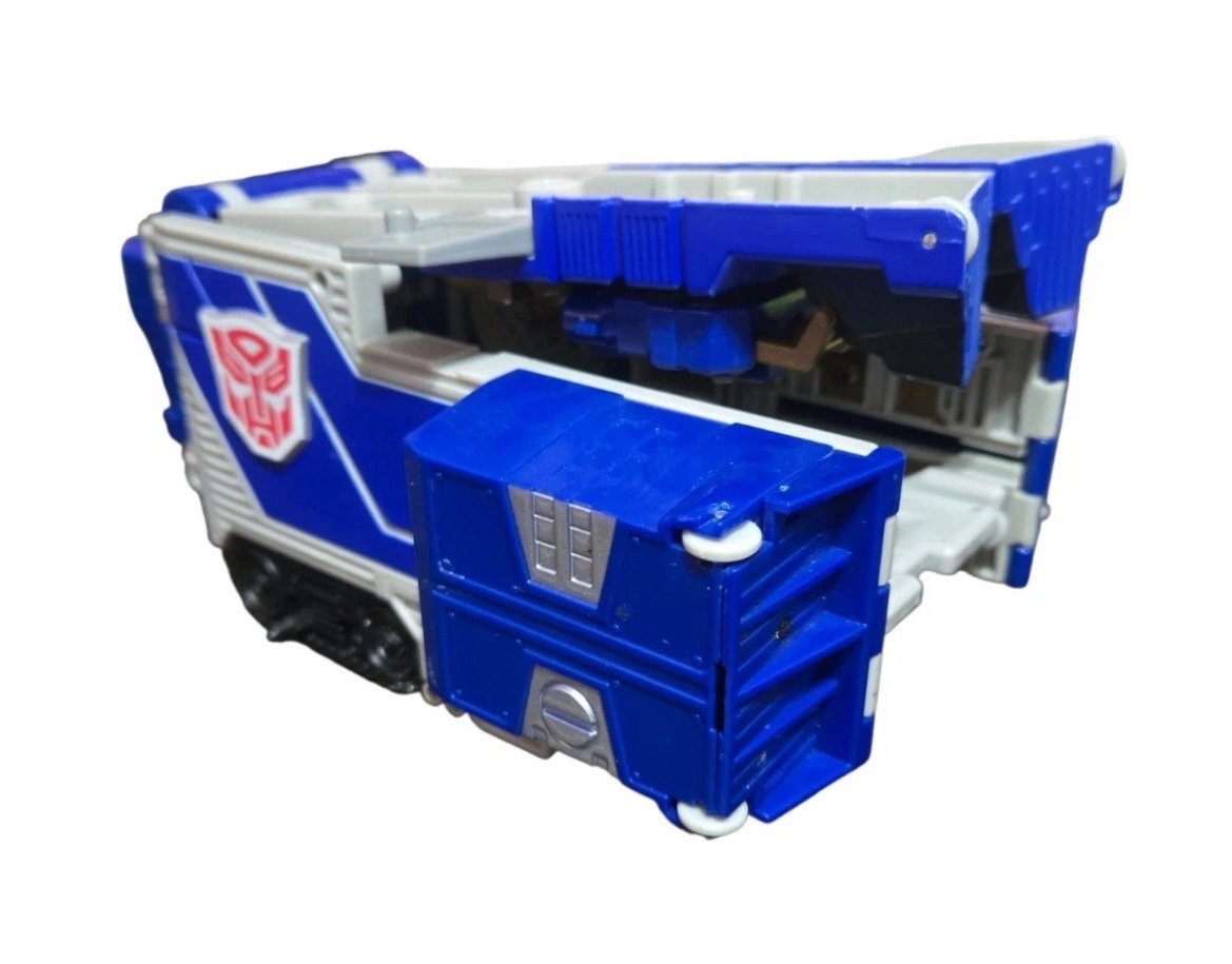 Transformers Legacy Evolution Commander Armada Univrs Optimus Prime Trailer #ML